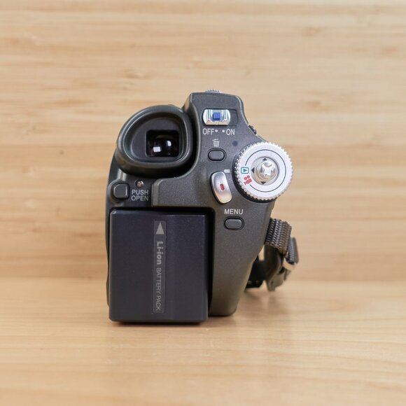 Panasonic VDR-D100 Handycam Camcorder /  DVD Video Camera / Made in Japan - Picture 6 of 9